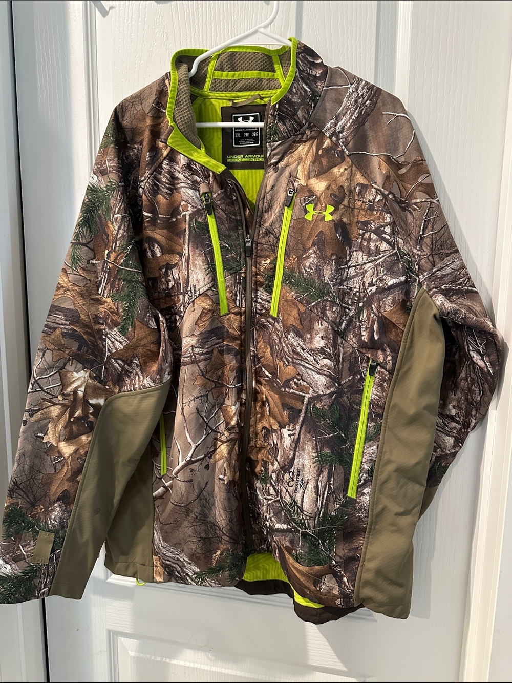 Men’s Under Armour Infared scent control softshell hunting jacket
